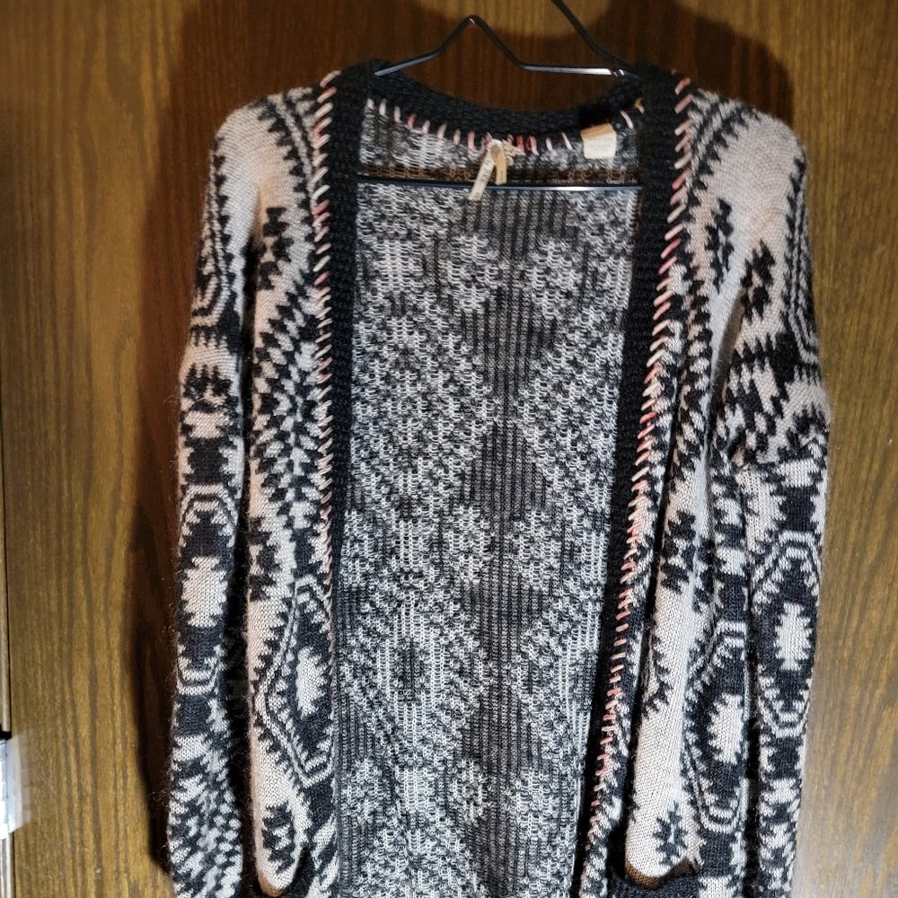 BKE Boho Chic Black and White Whip Stitched Lace Trim Geometric Cardigan Small